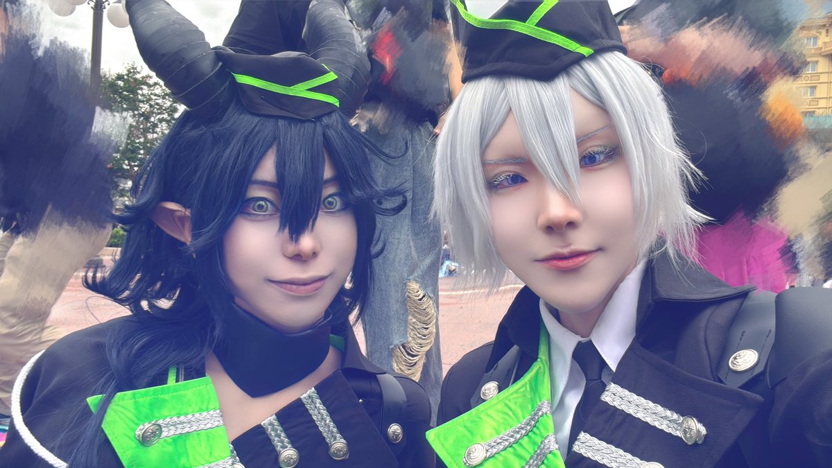 ntm_cos's tweet photo. そくほー！！🐉と開園待ち！！
荷物検査2人ともセーフで神～✨️

🐉 : @shichi7cos 

#Dハロ仮装2026 #Dハロツイステ仮装 https://t.co/GwOr76y9DL