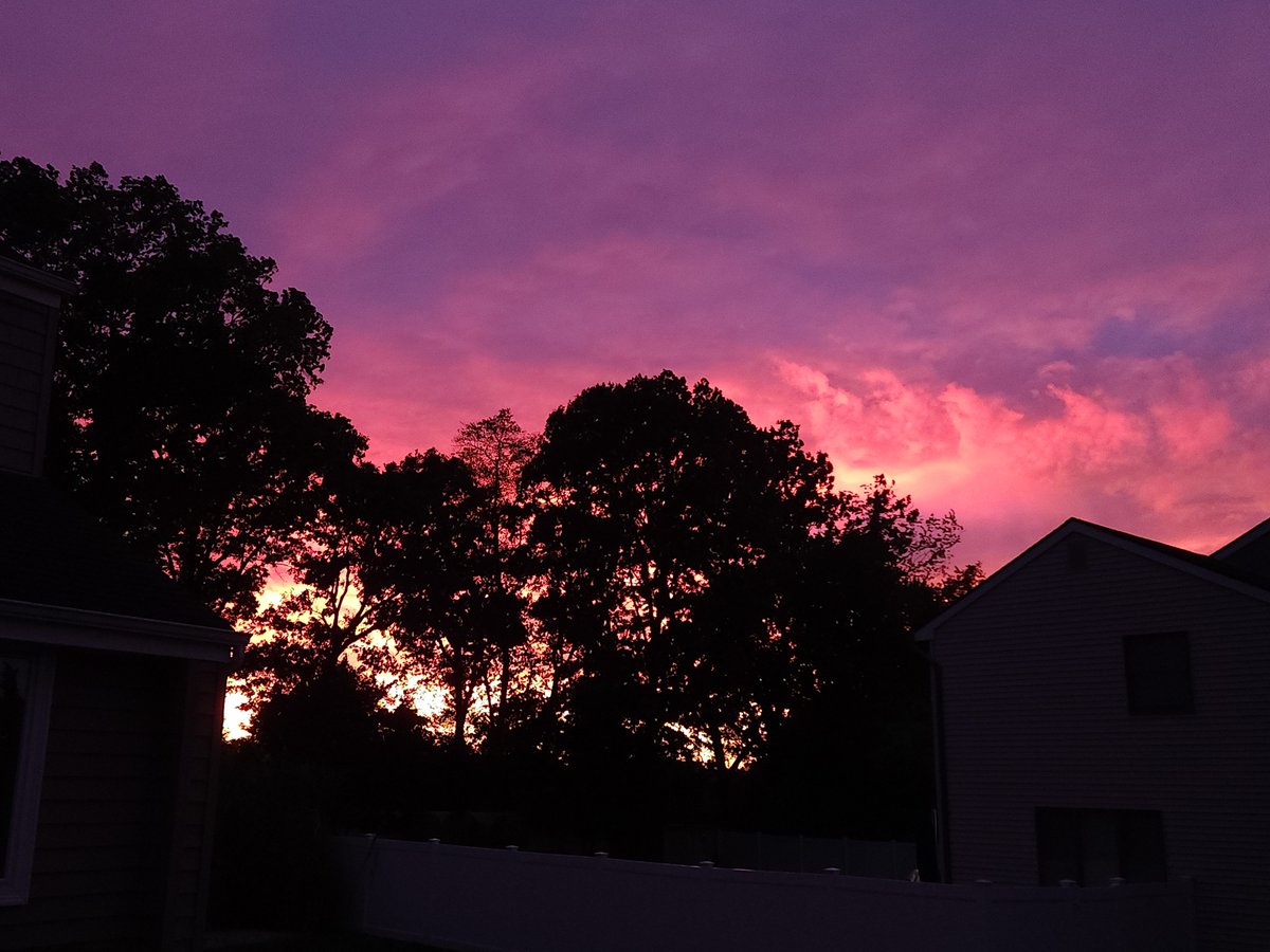 CaitlynChale's tweet photo. The sky was absolutely incredible before the storm. https://t.co/vAdABsERNI