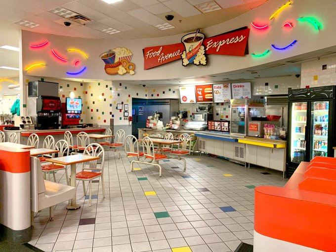 NostalgiaFolder's tweet photo. When Target used to have Food Avenue Express and neon lights throughout the store https://t.co/7oTv7fOA71