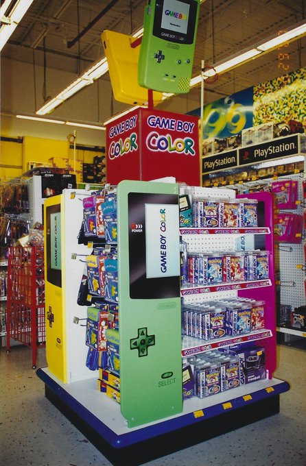 NostalgiaFolder's tweet photo. Game Boy Color displays in Toys"R"Us (2000) https://t.co/QrjXUVsfSS