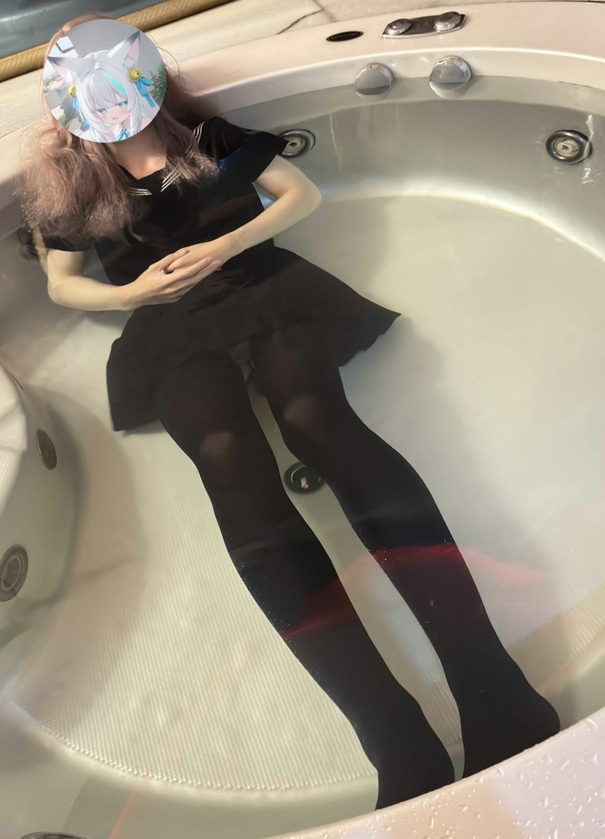 XiaYui906's tweet photo. 下次~要跟我一起嘛~？
就~你和我~~
雖然不在水裡但在床上呦~💕
#桃園中壢 #男娘 #女裝 #制服 #死庫水 #黑絲 https://t.co/dC45XUjDiQ