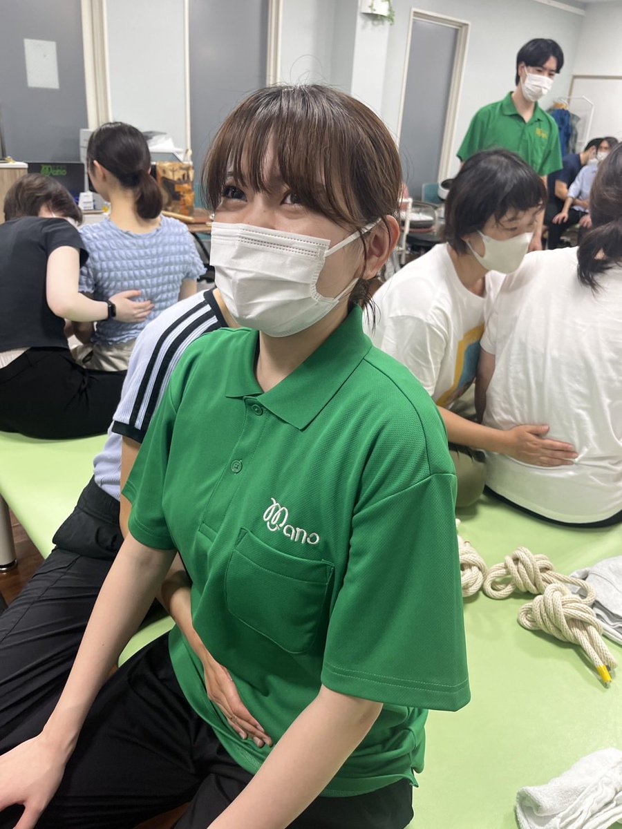 rehamano2020's tweet photo. ADLコース 上衣操作について
今回は皮膚反応に着目して
ハンドリングを学びました😎
上衣の着脱には、接触する皮膚がとても重要です‼️
洋服が通過する感覚、ヒットする感じ
衣服の張りを自身の体で検知する必要があります☺️
そこで今回は皮膚反応を通して、実技を行いました🤩
https://t.co/W5S5mAy0lp https://t.co/Y4BSItJ9K1