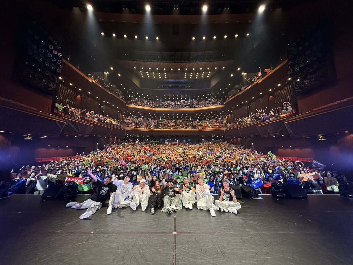 ISSA_from_DP's tweet photo. おはようございます🌞

Road 2 DA 30thのツアー６日目です🎤🕺🪩

そろそろ長袖を…なんて肌で感じ始めてるような気もしますがまだまだDA PUMPの夏は終わりません🔥

今日の公演も盛り上がってもらえるようにギリギリまでやれる事やって本番に挑みます😁

足元の悪い中会場に来られる皆さんも水分補給を忘れずに🤙

#dapump 
#dpc 
#livedapump2026road2da30th 
#オレ達のステージ 
#ダパンプの夏