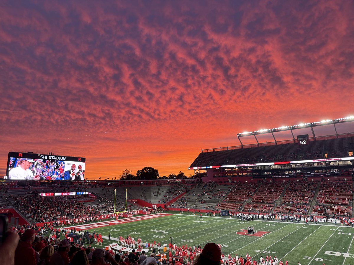 Andrew___Cherry's tweet photo. Howard @ Rutgers before opening kickoff https://t.co/1zpvaOZJmd