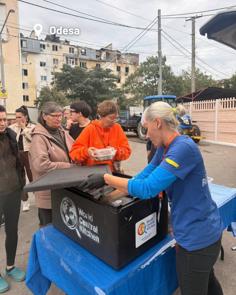WCKitchen's tweet photo. This week was one of the heaviest five-day stretches for WCK’s Emergency Response Teams in Ukraine as Russian strikes continued. We were active in Kyiv almost every day, delivering hot meals to families displaced by attacks in residential areas. (1/2) https://t.co/qaU1dMohlk