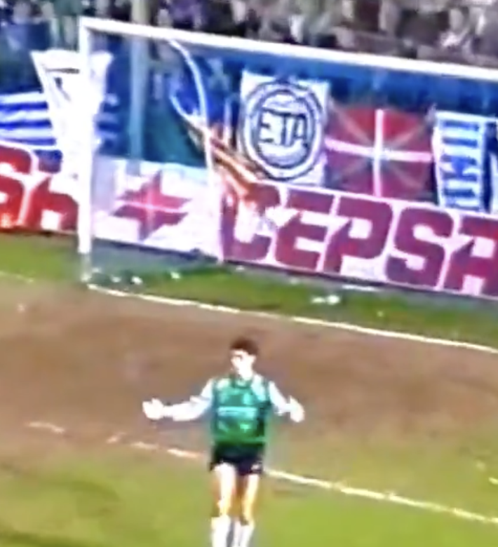 strangeloop5's tweet photo. @90sfootball pancarta de ETA, año 93.  Que puta vergüenza. https://t.co/pjAOcCnPAw