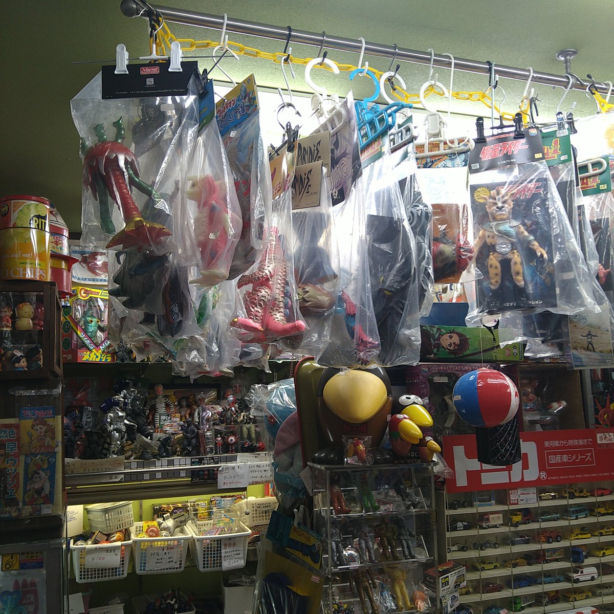 PLUqyN7VEk72426's tweet photo. 近江屋　9/26(土)本日は大正区平尾5-2-4の店で営業
10:00~17:30
明日27(日)は難波イルクオーレホテル一階レストランサローネにて12:30~16:00（整理券は11:00配布）
レトロはイソゲ　開催
店はお休みとなります
#昭和平成レトロ玩具雑貨
#近江屋
#ソフビ
#レトロはイソゲ
#イルクオーレホテルなんば https://t.co/rxot2YQNkL