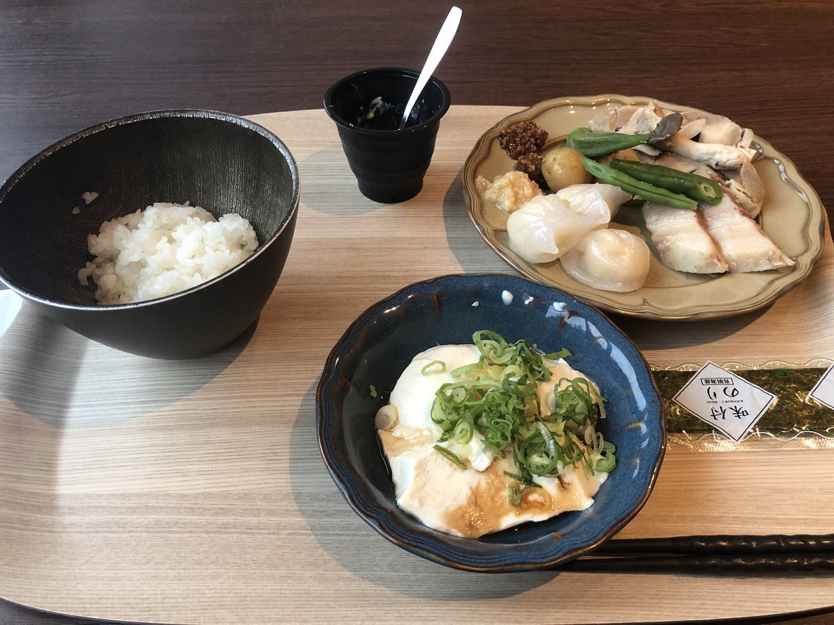 hiIraGI__VL's tweet photo. あさめち。せいろ蒸しが大変美味かったので部屋にも持ち帰って後で食う。 https://t.co/uzysqPyF4Y