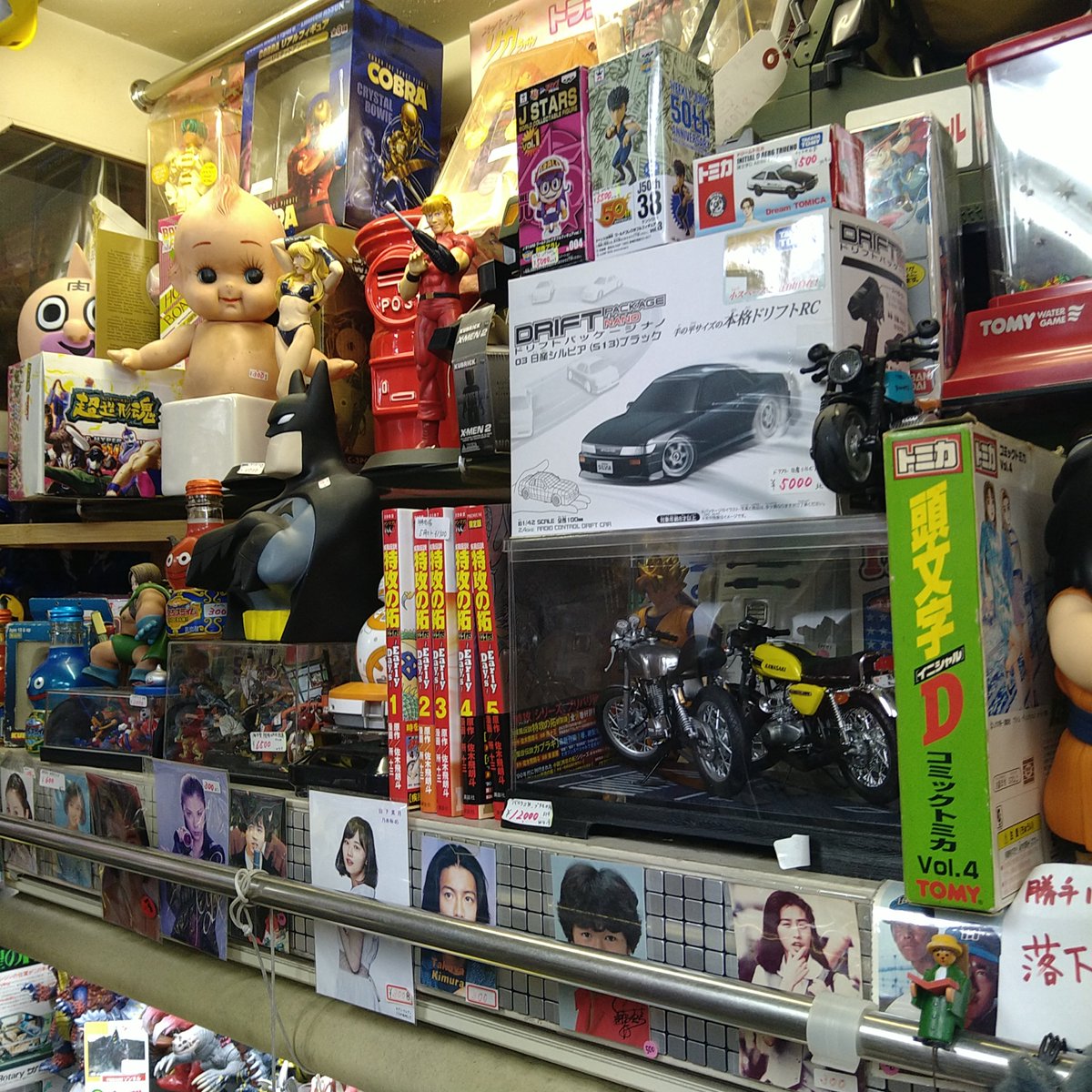 PLUqyN7VEk72426's tweet photo. 近江屋　9/26(土)本日は大正区平尾5-2-4の店で営業
10:00~17:30
明日27(日)は難波イルクオーレホテル一階レストランサローネにて12:30~16:00（整理券は11:00配布）
レトロはイソゲ　開催
店はお休みとなります
#昭和平成レトロ玩具雑貨
#近江屋
#ソフビ
#レトロはイソゲ
#イルクオーレホテルなんば https://t.co/rxot2YQNkL