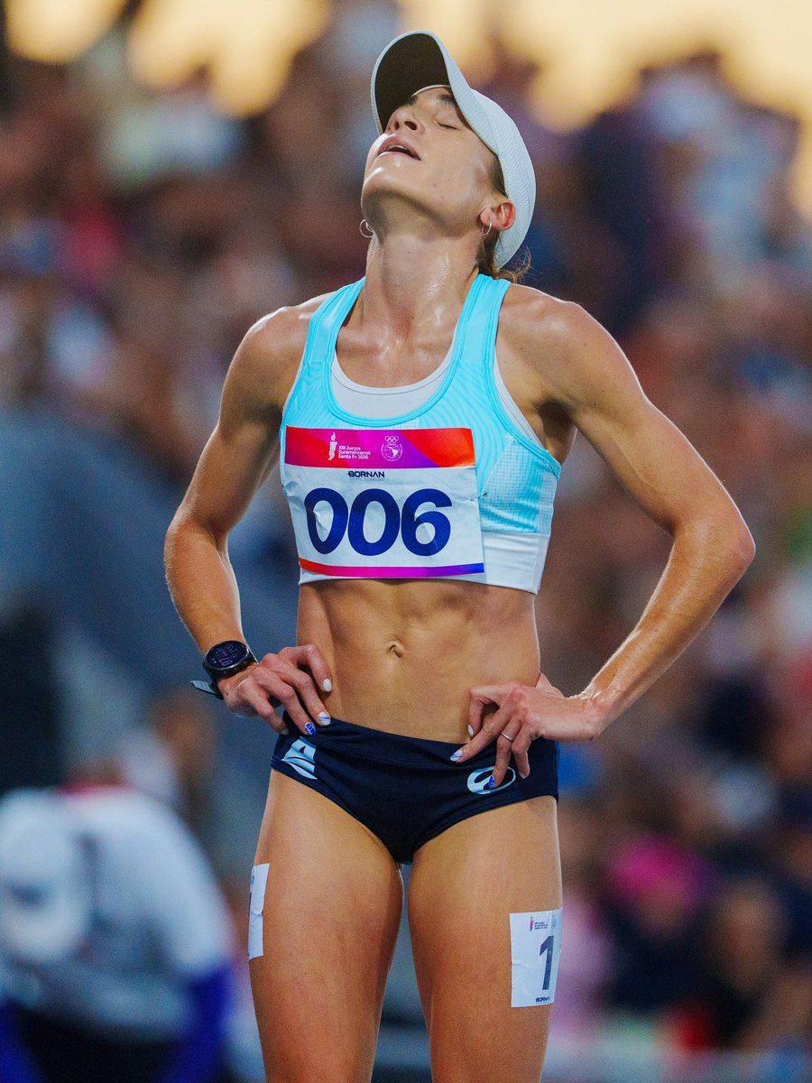 PanamSports's tweet photo. 🇦🇷 ¡ORO Y RÉCORD PARA BELÉN CASETTA! 🥇🔥

La argentina conquistó los 3000 metros con obstáculos con un tiempo de 9:35.44 y estableció un nuevo récord de los Juegos Suramericanos.

📲 Sigue disfrutando Santa Fe 2026 por Panam Sports Channel.

#PanamSports #Suramericanos2026 #Atletismo #Argentina
