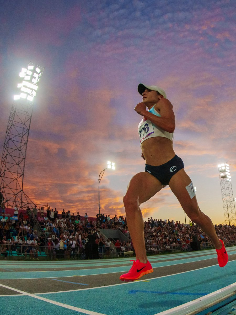PanamSports's tweet photo. 🇦🇷 ¡ORO Y RÉCORD PARA BELÉN CASETTA! 🥇🔥

La argentina conquistó los 3000 metros con obstáculos con un tiempo de 9:35.44 y estableció un nuevo récord de los Juegos Suramericanos.

📲 Sigue disfrutando Santa Fe 2026 por Panam Sports Channel.

#PanamSports #Suramericanos2026 #Atletismo #Argentina