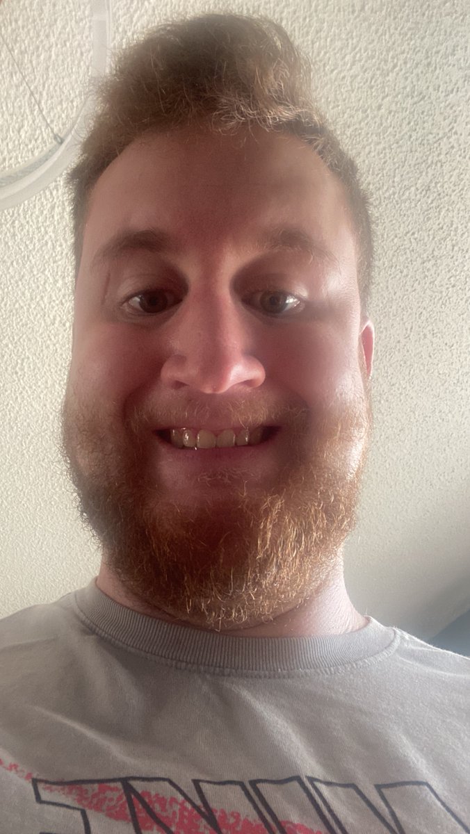 RedPenguin6969's tweet photo. Im 28 and single. Looking for something serious. Dm me if interested https://t.co/ZrpHcz0NdE