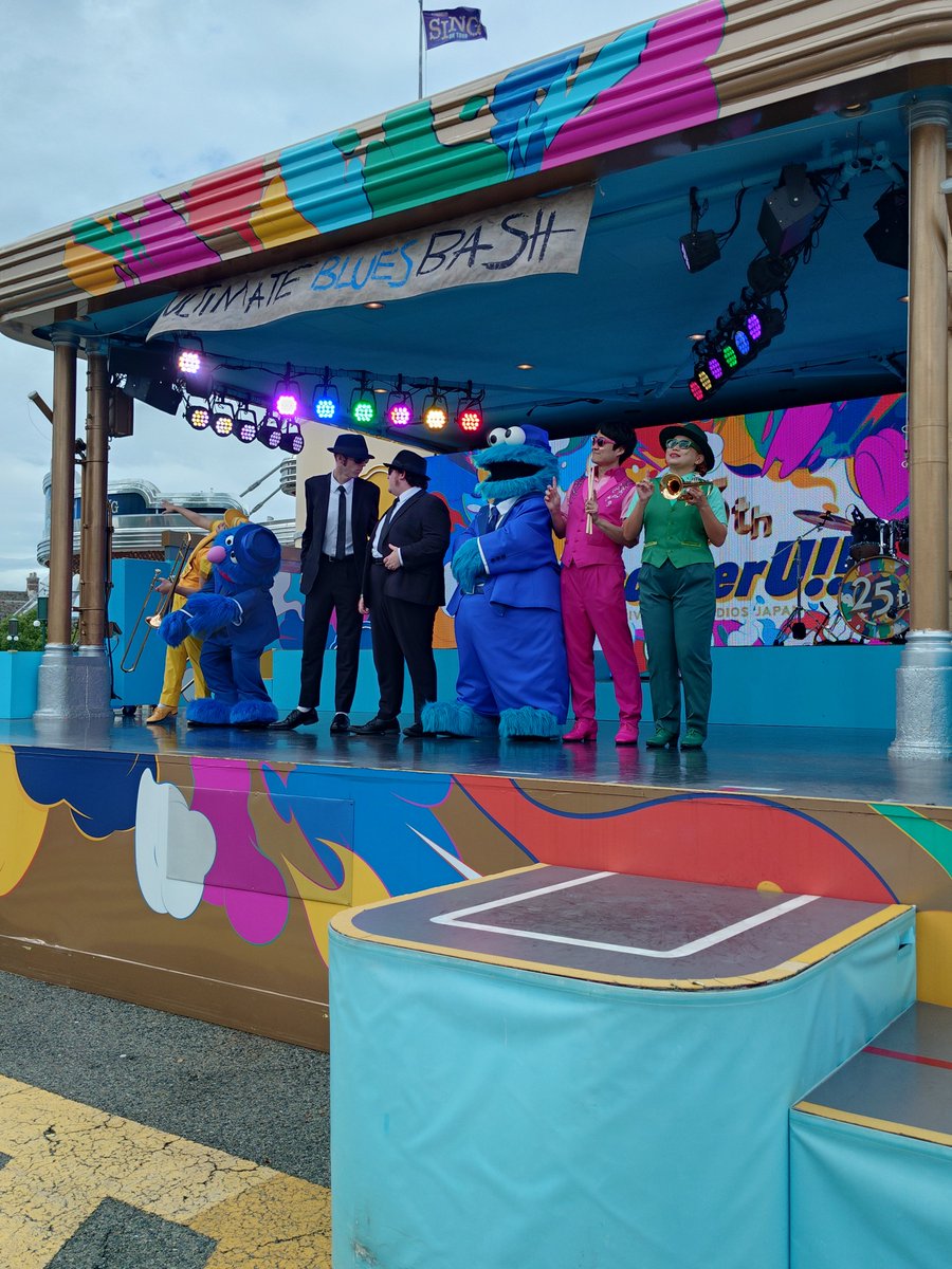 kusu291's tweet photo. おはようございます☁

26/9/13
アルティメット・ブルース・バッシュ14:15
ショーは中止になりましたがグリが行われました💛💙🩶💙🩷💚

#USJファン 
#アルティメットブルースバッシュ https://t.co/U7XQNl1cN3