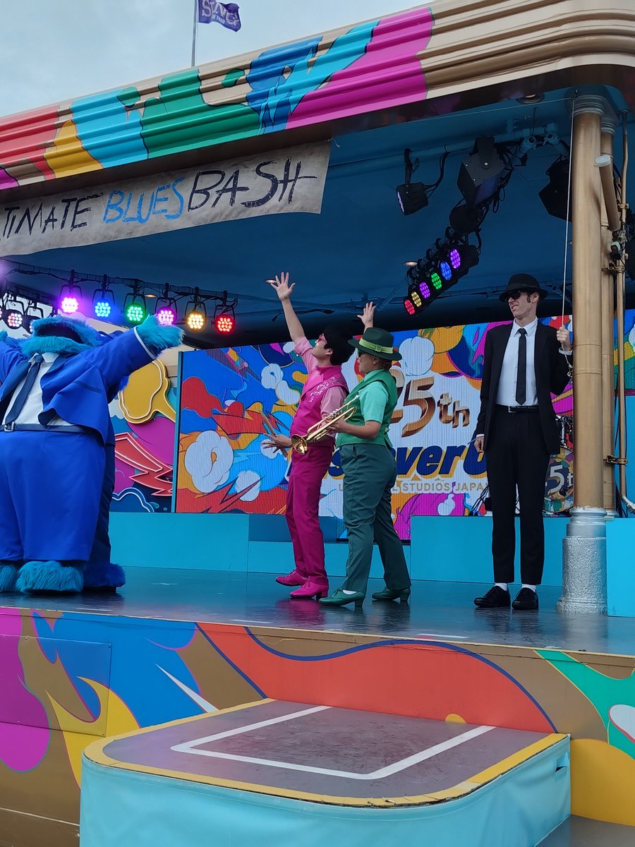 kusu291's tweet photo. おはようございます☁

26/9/13
アルティメット・ブルース・バッシュ14:15
ショーは中止になりましたがグリが行われました💛💙🩶💙🩷💚

#USJファン 
#アルティメットブルースバッシュ https://t.co/U7XQNl1cN3