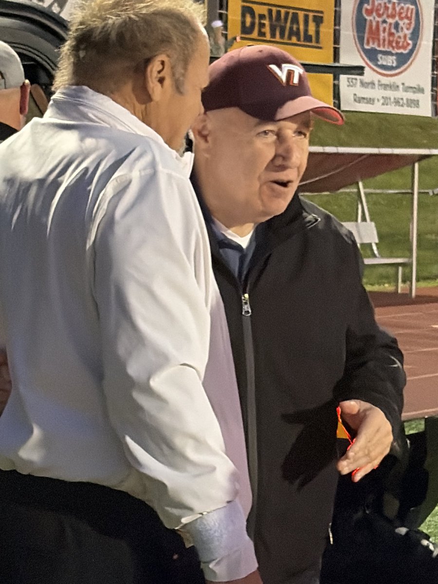VarsityAces's tweet photo. THE BIG MAN IS IN THE HOUSE.
Toal here on sidelines. https://t.co/31z1u99IFV