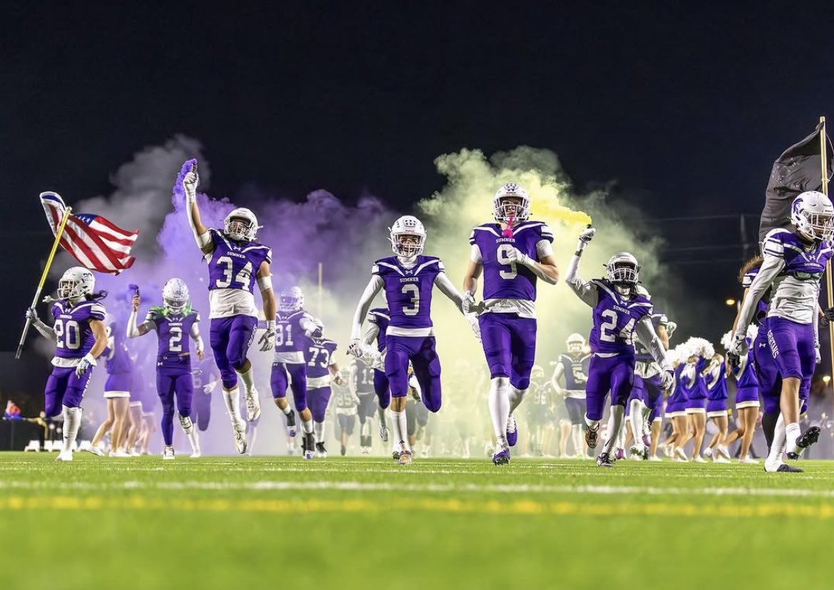 NickFarman55's tweet photo. First time being back to Washington in a few months! 🌲

Time to visit home and see the Valley Warriors at work up close tonight ⚔️🟧🟪🏆 @SumnerFootball 

Nothing beats an SPSL 4A game on a Friday night… but especially one at Sunset in the Valley! 👏🏈

SEE YOU GUYS SOON🤞😎🖖 https://t.co/ERtOBLmNGU