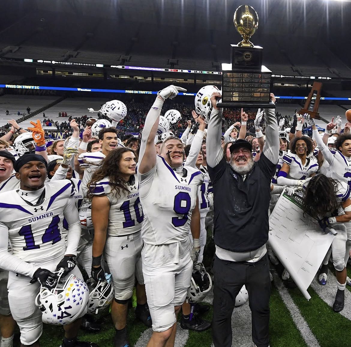NickFarman55's tweet photo. First time being back to Washington in a few months! 🌲

Time to visit home and see the Valley Warriors at work up close tonight ⚔️🟧🟪🏆 @SumnerFootball 

Nothing beats an SPSL 4A game on a Friday night… but especially one at Sunset in the Valley! 👏🏈

SEE YOU GUYS SOON🤞😎🖖 https://t.co/ERtOBLmNGU