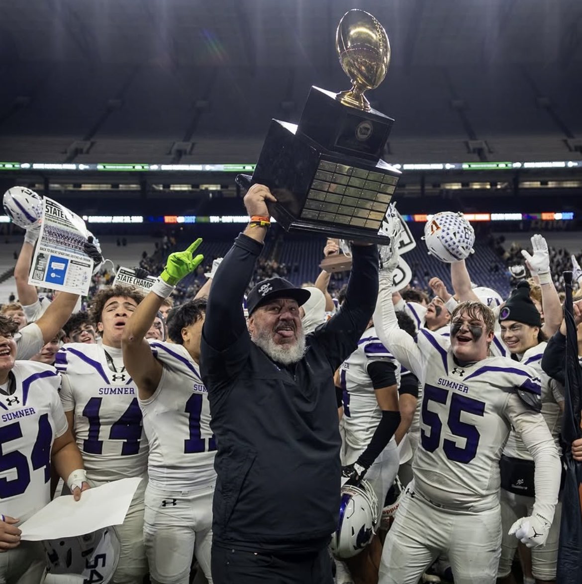 NickFarman55's tweet photo. First time being back to Washington in a few months! 🌲

Time to visit home and see the Valley Warriors at work up close tonight ⚔️🟧🟪🏆 @SumnerFootball 

Nothing beats an SPSL 4A game on a Friday night… but especially one at Sunset in the Valley! 👏🏈

SEE YOU GUYS SOON🤞😎🖖 https://t.co/ERtOBLmNGU