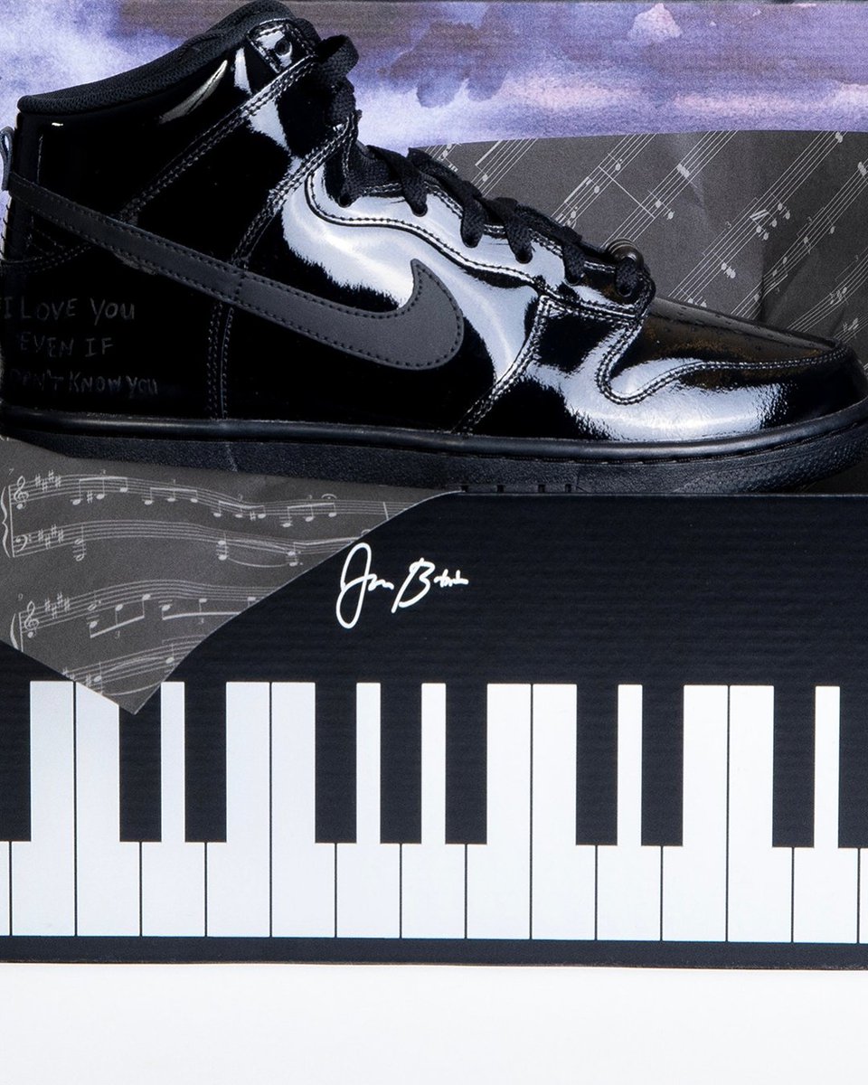 ComplexSneakers's tweet photo. Jon Batiste shares his Nike x Batiste Maestro 1 collab in Pearl and Patent Leather colorways 👀🎹

📸: (IG) jonbatiste https://t.co/jG2v4Osroi