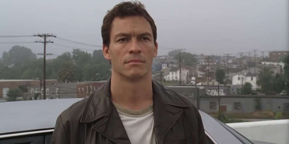 Zvbear's tweet photo. They like to say The Wire doesn’t have a main character but this is factually wrong

Jimmy McNulty is clearly the main character 

The show begins with him and literally ends with him overlooking the city at the end of the montage 😂 https://t.co/luV7Ggz8IX