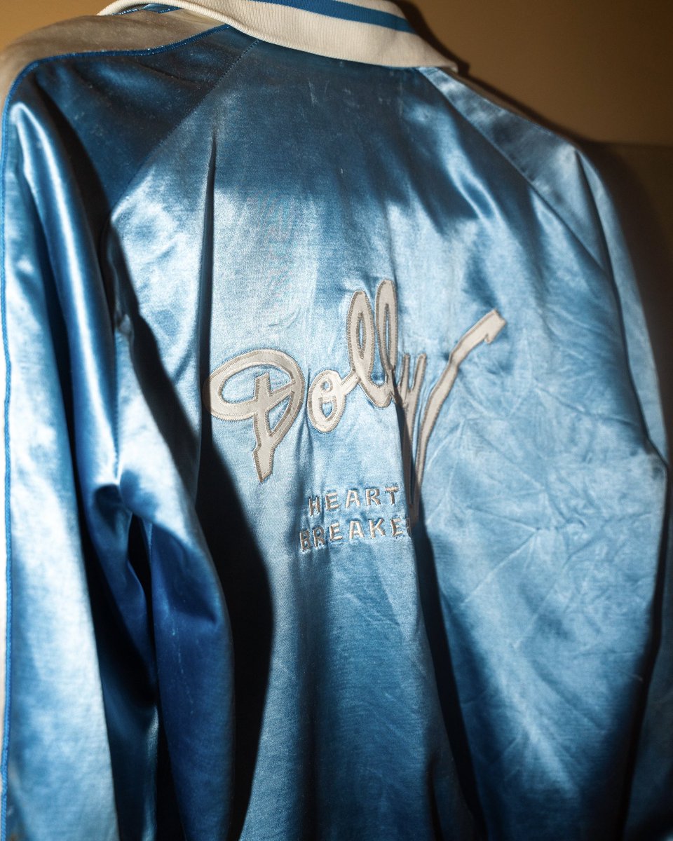 StephanieQuayle's tweet photo. Here’s to the voice that encouraged our voices to have wings 🦋 I will always love you @DollyParton. We Dolly on 9 to 5, 5 to 9, all the time. Happy Dolly Day! 💕

📸: @itskaylaeileen https://t.co/ZyQlOH8Bfk