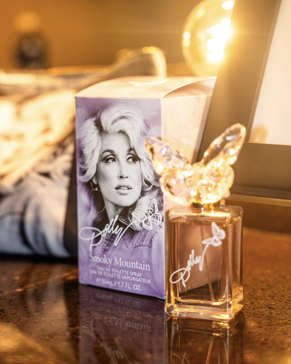 StephanieQuayle's tweet photo. Here’s to the voice that encouraged our voices to have wings 🦋 I will always love you @DollyParton. We Dolly on 9 to 5, 5 to 9, all the time. Happy Dolly Day! 💕

📸: @itskaylaeileen https://t.co/ZyQlOH8Bfk