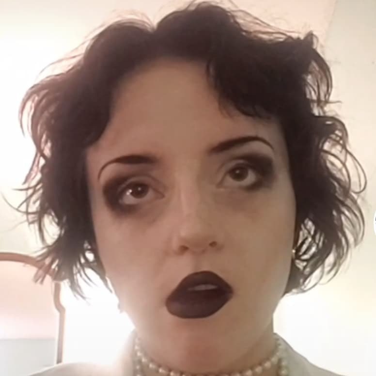 DrDoomerZero's tweet photo. :( before vs. after she died https://t.co/xDlBC4OUeY