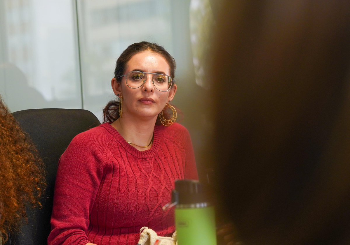 MinAmbienteCo's tweet photo. La #AgendaABC | @MinAmbienteCo e @ISAConexiones avanzan en una agenda de trabajo conjunta para fortalecer la gestión ambiental de proyectos estratégicos del país y contribuir a nuestra seguridad energética. ⚡🌱

Durante el encuentro se abordaron temas como licenciamiento ambiental, adaptación al cambio climático, compensaciones bióticas y términos de referencia para líneas de transmisión.

Participaron el director de Asuntos Ambientales, Sectorial y Urbana, @DanielGomezCure; Juliana Hurtado Rassi, directora de Bosques, Biodiversidad y Servicios Ecosistémicos; Adriana Gutiérrez López, directora de Cambio Climático y Gestión del Riesgo; y @BlondinethCarla, jefe de la Oficina de Negocios Verdes y Sostenibles.

El encuentro permitió fortalecer el diálogo con el sector privado para avanzar hacia un desarrollo regenerativo, en línea con la #AgendaABC de la #PatriaMilagro.

Como resultado, se acordó instalar mesas de trabajo para profundizar en los temas priorizados y construir acciones conjuntas entre el Ministerio e ISA. 🤝