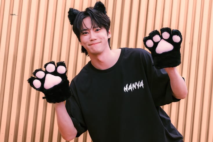 m22212p's tweet photo. 진짜 이준영 너무너무 귀엽고 섹시함 https://t.co/8rKGYj5AVd
