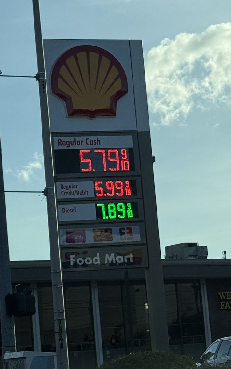 Plugz_87's tweet photo. #KingBob @GovBobFerguson look at this bullshit.
@POTUS is responsible for the $4 gas prices.
But you are responsible for destroying families and businesses in our state.
You are a pathetic spineless goblin and you cannot get out of our lives fast enough. https://t.co/7l3c1I6kM3