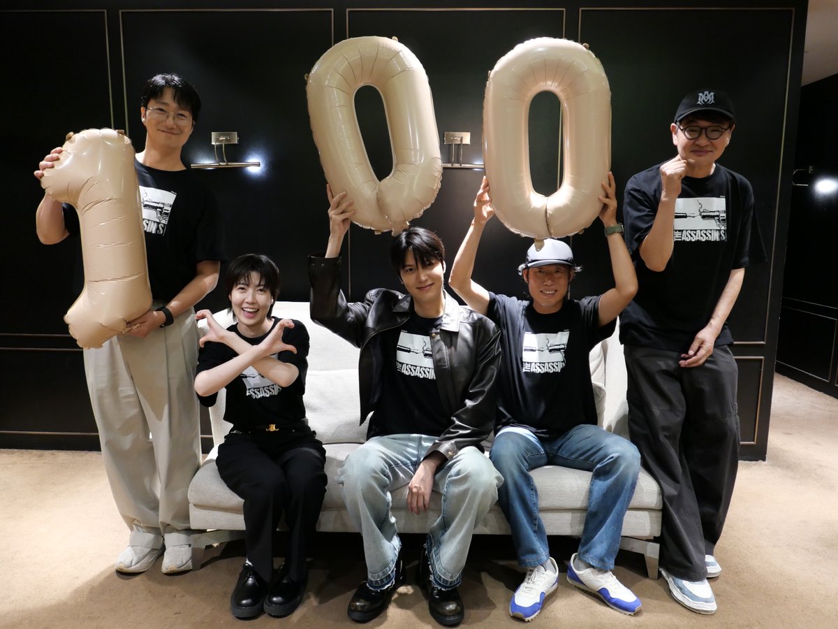 hivemediacorp's tweet photo. <암살자(들)> 개봉 첫 주 100만 관객 돌파! 🎉

🏅 3일 연속 전체 박스오피스 1위!
🏅 7일 연속 예매율 1위!
🏅 한국영화 좌석 판매율 1위! 

올 추석 가장 뜨거운 화제작 <암살자(들)>
극장에서 #절찬상영중 👓

 #암살자들 #유해진 #박해일 #이민호 https://t.co/lBlxanGeuP