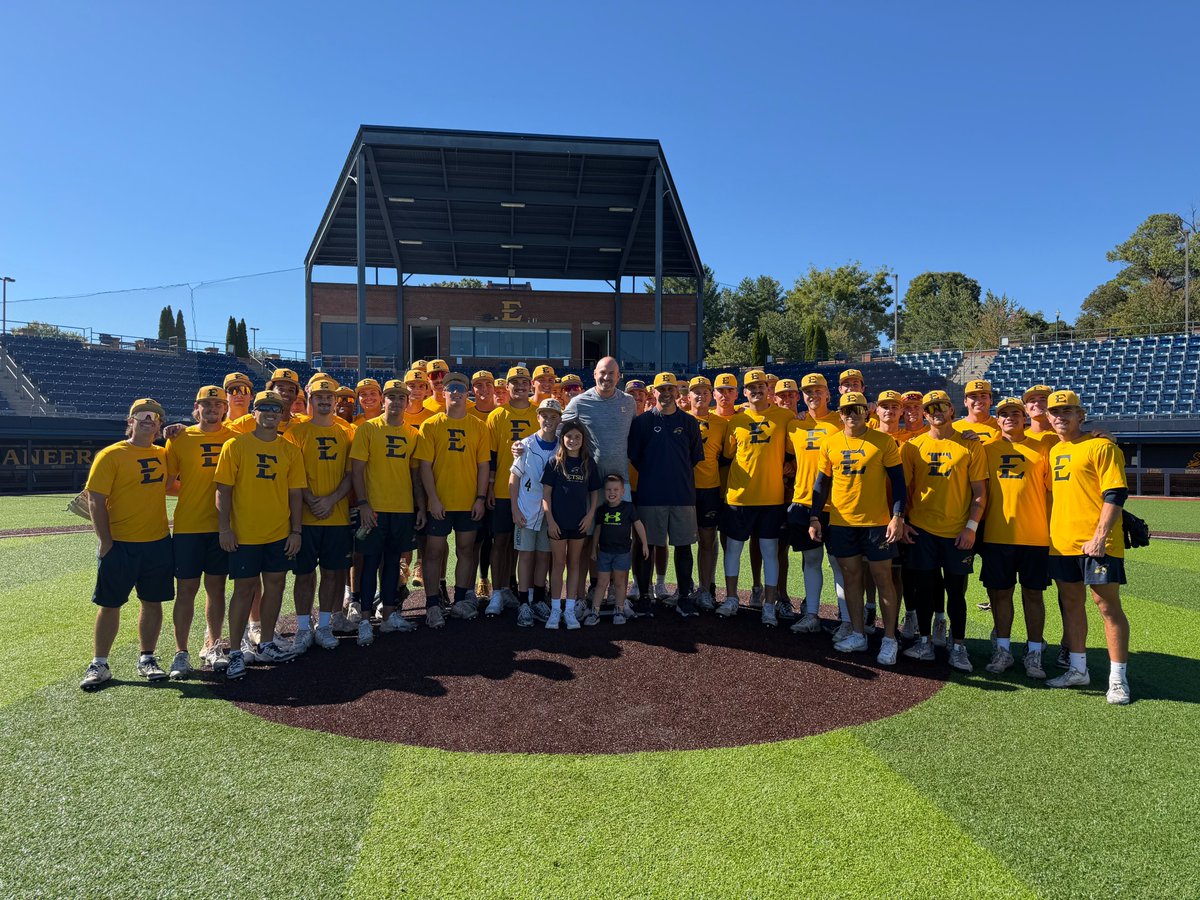 ETSU_Baseball's tweet photo. The newest member of ETSU Baseball's Hall of Fame, Shane Byrne, hanging out with the BUCS!

#ETSUTough https://t.co/DZOKj9GuFy