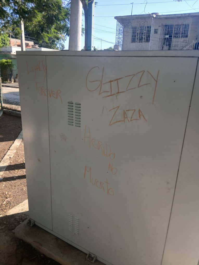 BayamoComercial's tweet photo. El vandalismo a la planta exterior afecta directamente los servicios de telecomunicaciones.
🙌 Cuidar y proteger nuestras redes es responsabilidad de todos para garantizar una comunicación estable y segura.
@ETECSAGranma https://t.co/ivzpgGOPIt