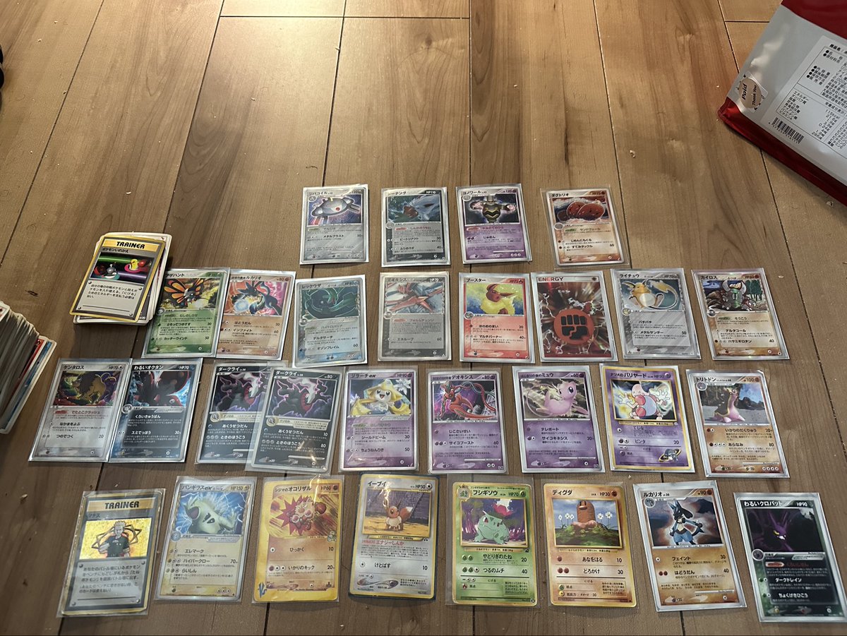 sugison_man's tweet photo. @poketown_akiba 実家でたくさんのポケカを見つけて再燃しました！
どうか当たりように🙏 https://t.co/uXbpSQ42dC