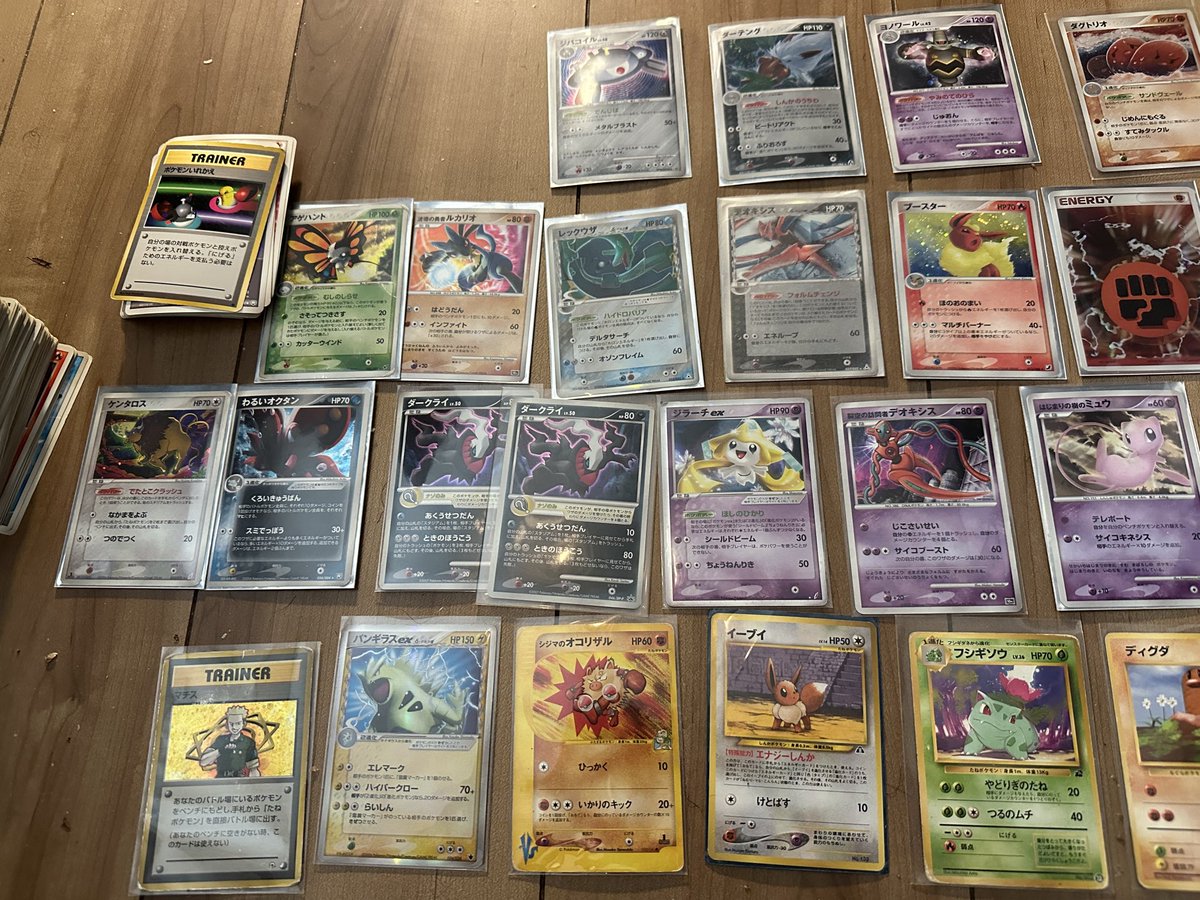 sugison_man's tweet photo. @poketown_akiba 実家でたくさんのポケカを見つけて再燃しました！
どうか当たりように🙏 https://t.co/uXbpSQ42dC