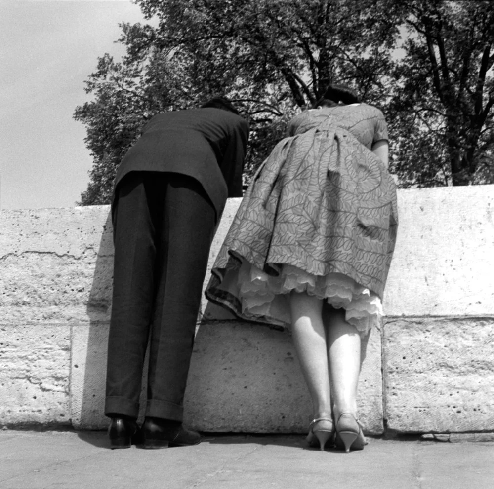 doktorfinster's tweet photo. Imogen Cunningham, "Paris Street," 1960 https://t.co/ITzqjW3mr4