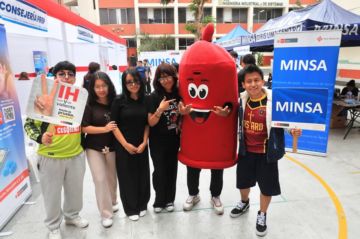 Minsa_Peru's tweet photo. ¡Tu salud también merece un check! ✅
El #Minsa busca promover el bienestar integral de los jóvenes, con énfasis en la prevención del VIH/sida y las infecciones de transmisión sexual. Hoy, “Check a tu salud” llegó a la Universidad Nacional Federico Villarreal, donde más de 1000 estudiantes accedieron a servicios médicos esenciales, como:
🔬 Tamizaje de VIH, sífilis y hepatitis B.
💉 Vacunación contra el tétanos, VPH (hasta los 18 años), hepatitis B e influenza.
🦷 Atención en salud bucal e integral.
👨👩👧👦 Consejería en planificación familiar.