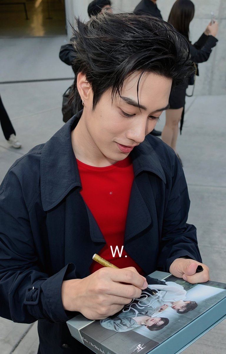 wrn_secret's tweet photo. หล่อมาก เหมือนลอยมา อิอิ

TLE​ FIRSTONE​ AT​ MFW​ 2027

#MOSCHINOSS27xTLEFIRSTONE  #MOSCHINO
#TLE_mtm https://t.co/nWlEn1dWS6