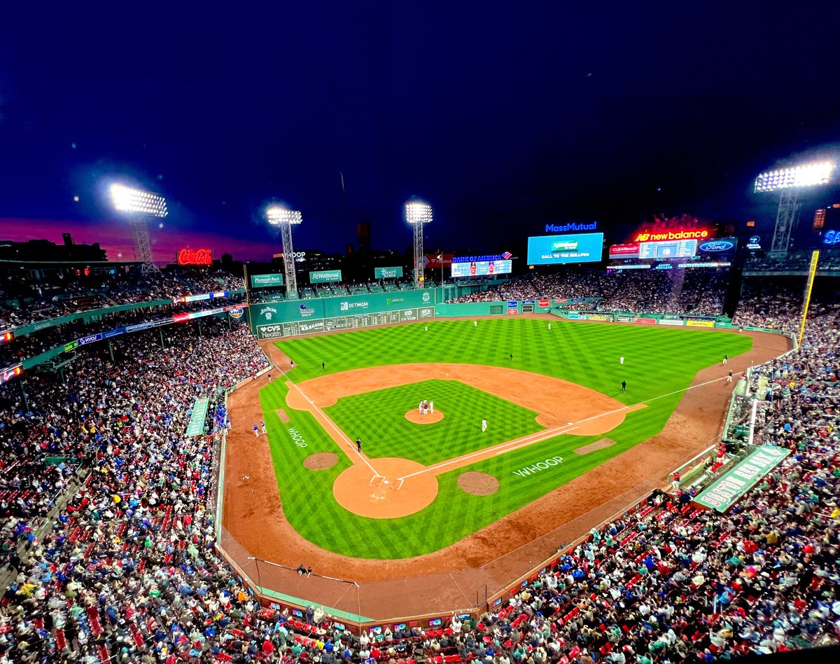ZachZaidman's tweet photo. Friday night at Fenway for Cubs and Red Sox https://t.co/MWQzTtZoq5