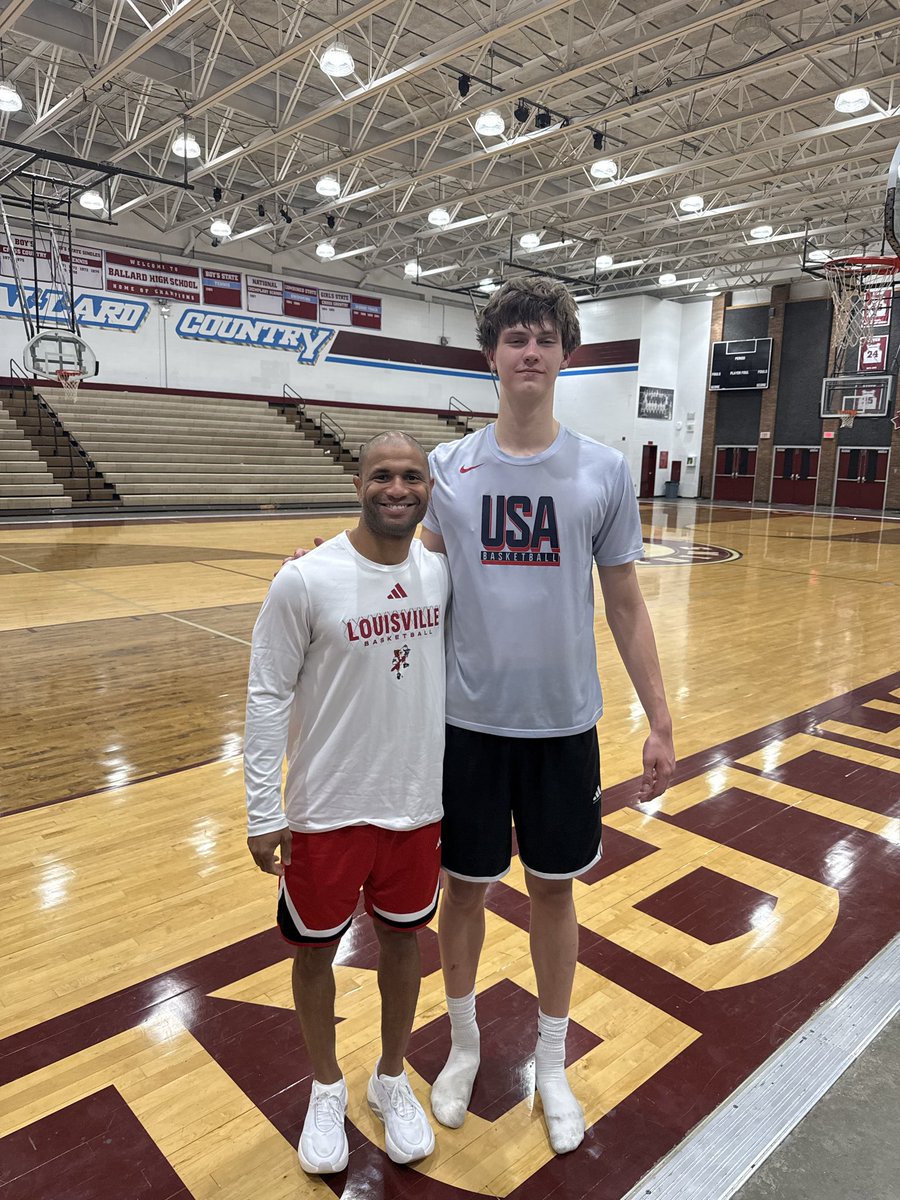 Ballard_Hoops's tweet photo. Thanks to Coach Hamilton and the Louisville Cardinals for stopping in today! https://t.co/oa4cFpDAZE