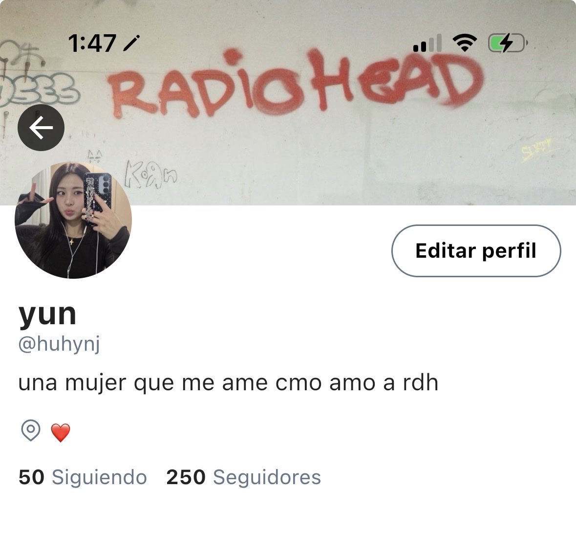 lostoxxean's tweet photo. Yunjin:
-Le encanta radio head
-Era ojo alegre pero pasado pisado
-Es re silly 
-100% LESBIANA https://t.co/tQlXhL0bom