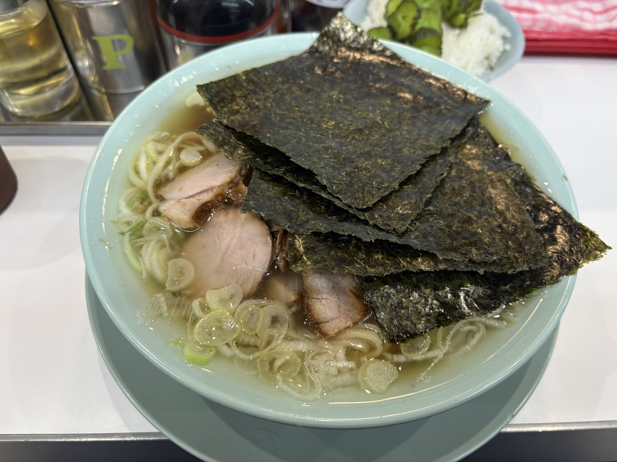 muponpon's tweet photo. ちゃん系と言われるらしい新めの店が朝7時から営業だった！チャーシューたっぷり　ありがてえありがてえ https://t.co/bR1f6sdWbJ