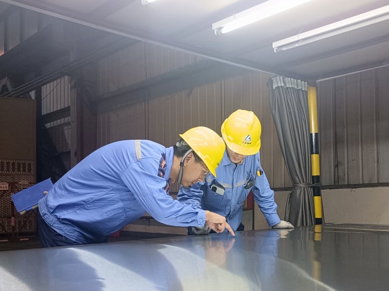 MarlanaDen7t58's tweet photo. [El equipo Song de impuestos con recubrimiento de aluminio realiza supervisión de calidad de productos de empaque]， https://t.co/Vfpf6vwsur