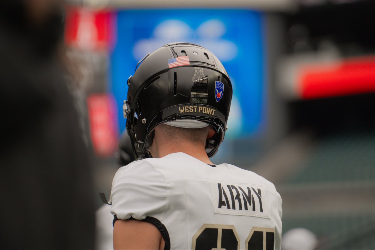 WestPoint_USMA's tweet photo. Friday night lights in Philly. ⚔️

Tonight, Army takes the field on the road. For these cadets, football is only part of the journey. Before long, they’ll trade one field for another, leading Soldiers across the Army—including alongside units like the 11th Airborne Division.

For now, there’s a game to finish.

#GoArmy #BeatTemple