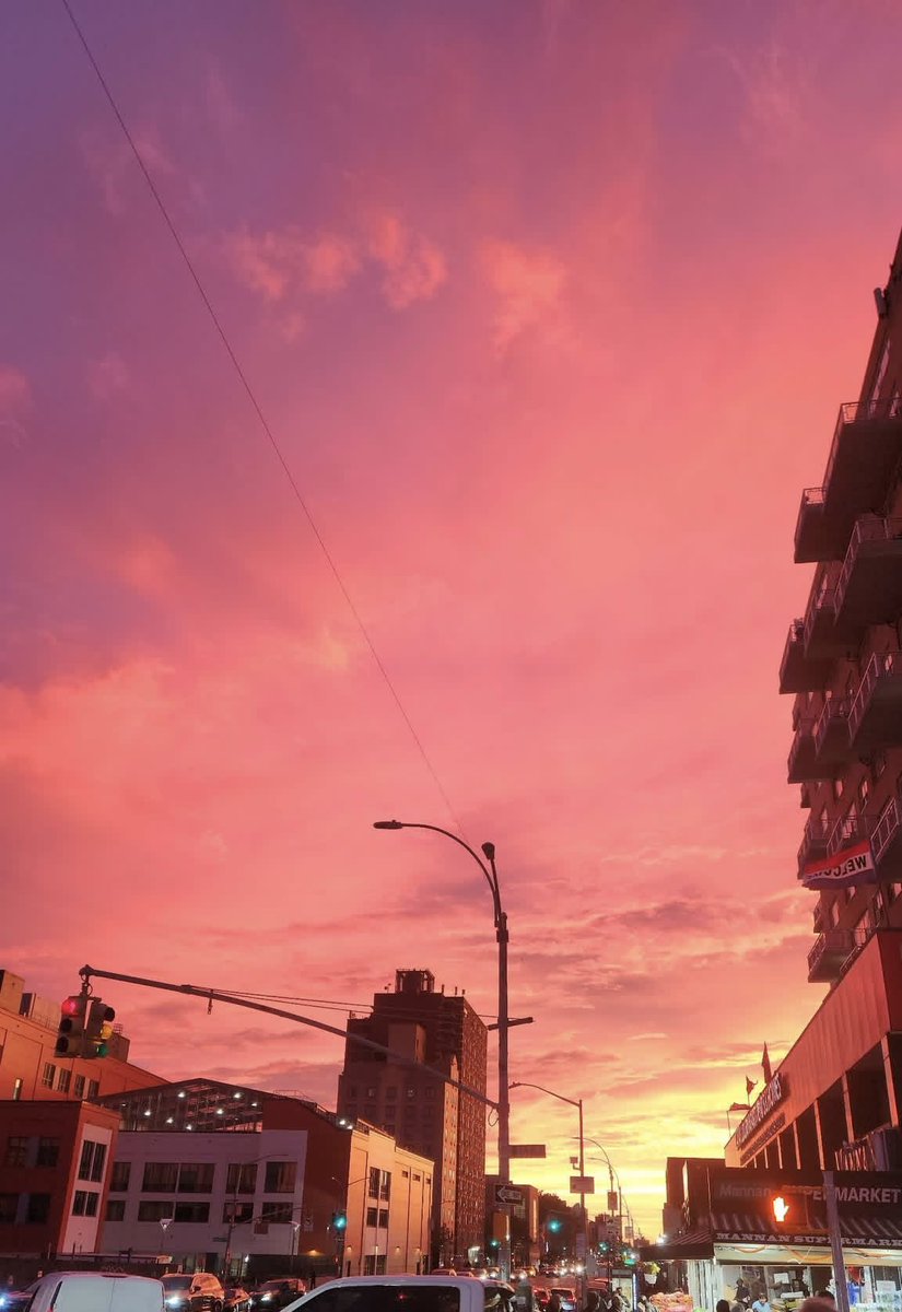Tohkamiya's tweet photo. I think there is something wrong with the New York sky😭😭😭😭 https://t.co/sHCwStz0Zh