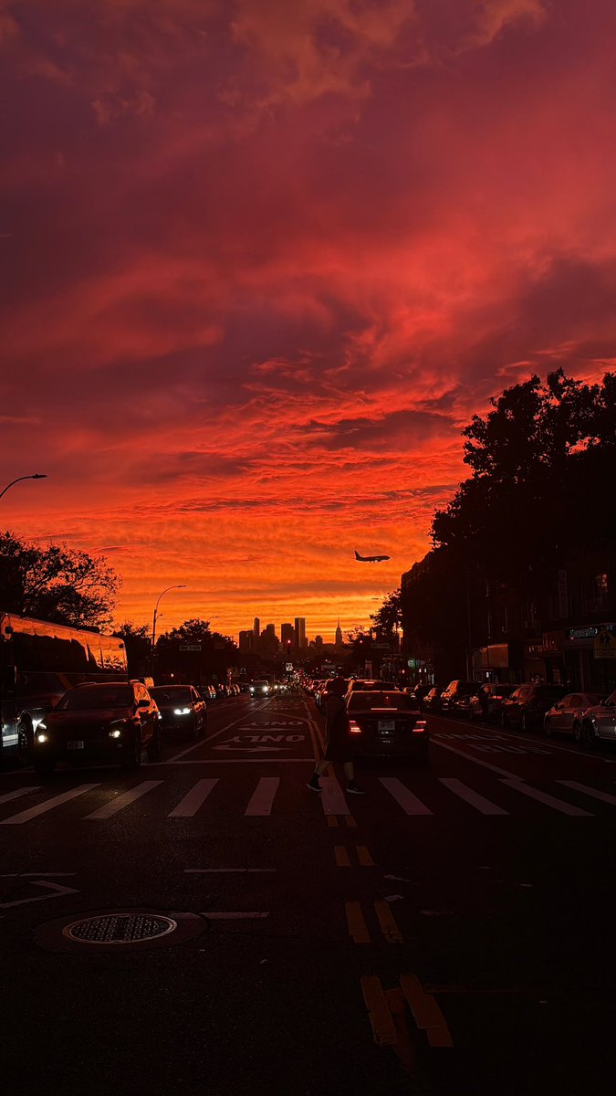 Bcuzican_'s tweet photo. If the apocalypse looked like this, I’d stay. https://t.co/cXicWzXLeZ