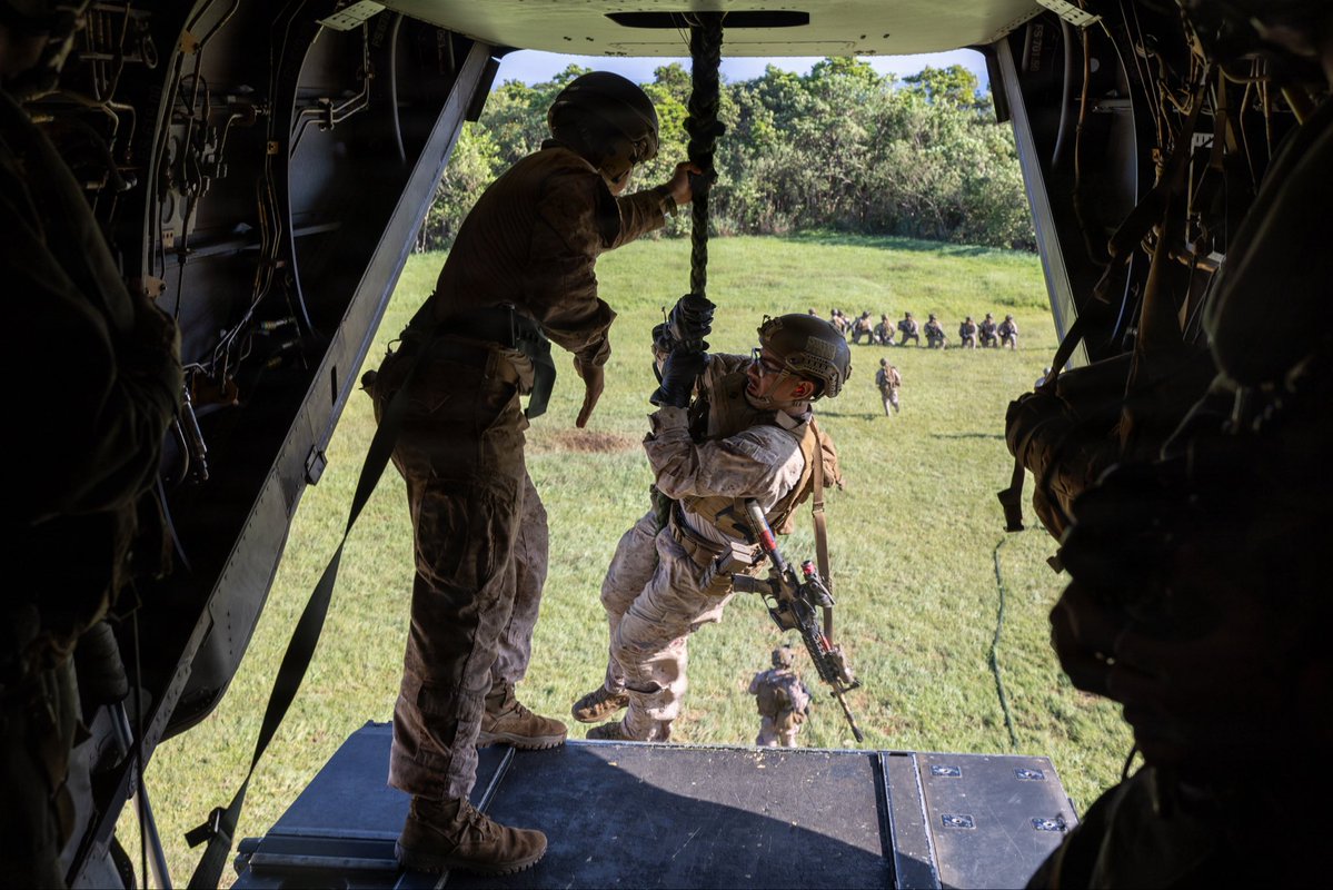 USPACOM's tweet photo. Rapid Insertion 🚁

U.S. Marines conduct initial live fast-rope training in Okinawa, Japan, to sustain rapid deployment capabilities and tactical air-ground mobility.

📍 Okinawa, Japan
📸 Lance Cpl. Kylee DiSanto

#USPACOM #USMC #FastRope #Aviation https://t.co/2jrg0iPHj8