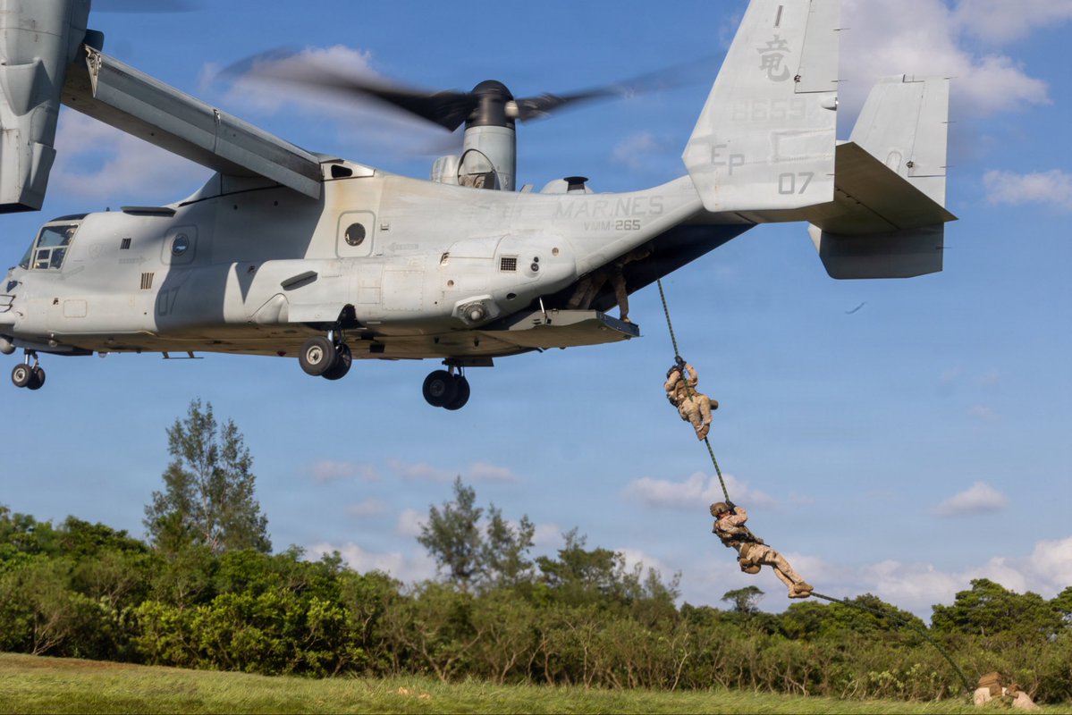 USPACOM's tweet photo. Rapid Insertion 🚁

U.S. Marines conduct initial live fast-rope training in Okinawa, Japan, to sustain rapid deployment capabilities and tactical air-ground mobility.

📍 Okinawa, Japan
📸 Lance Cpl. Kylee DiSanto

#USPACOM #USMC #FastRope #Aviation https://t.co/2jrg0iPHj8