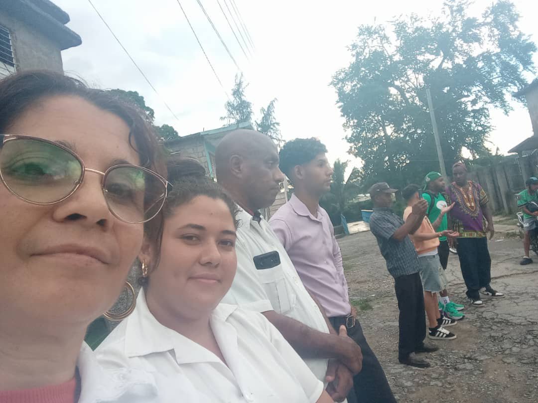 LidiaMara169749's tweet photo. Hasta el Consejo Popular 1, del municipio LasTunas, llegan estudiantes y profesores de la UCMLT, desarrollando actividades de prevención de las adicciones
#CubaPorLaSalud
#NoALasDrogas
#UCMLT https://t.co/PwGXeJLwiT