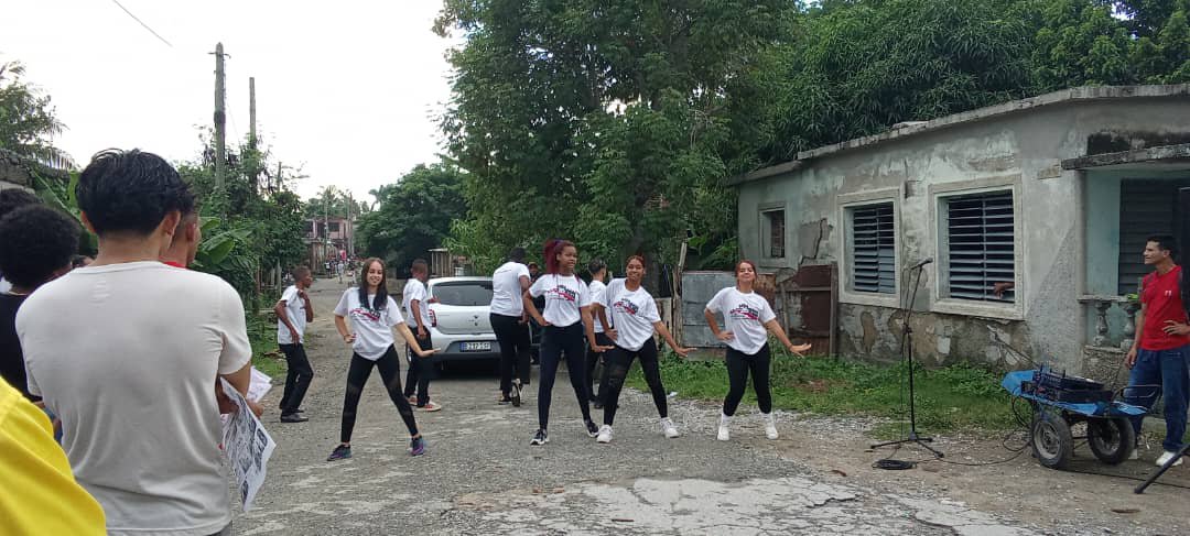 LidiaMara169749's tweet photo. Hasta el Consejo Popular 1, del municipio LasTunas, llegan estudiantes y profesores de la UCMLT, desarrollando actividades de prevención de las adicciones
#CubaPorLaSalud
#NoALasDrogas
#UCMLT https://t.co/PwGXeJLwiT